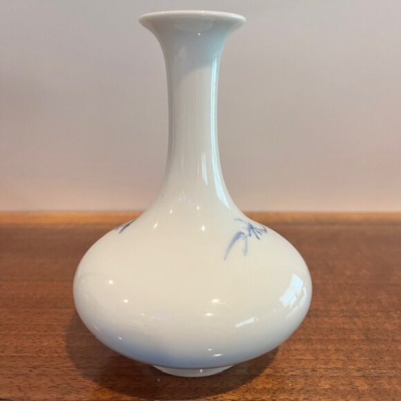 Vintage Hand Painted Birds Flowers Vase - Picture 4 of 6